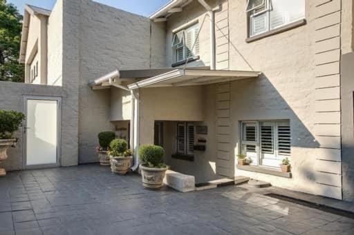 37 Alexandra Avenue, Self Catering Executive Apartment No Load Shedding And Water Outages Йоганнесбурґ Екстер'єр фото